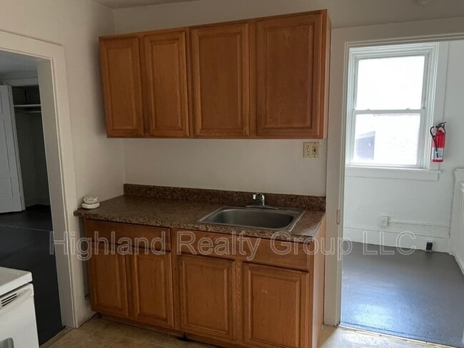 Building Photo - 357 Locust St