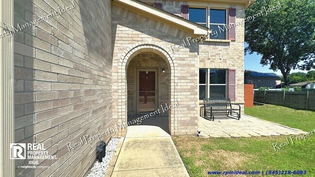 Building Photo - $2,499- 4 Bed/ 2.5 Bath Upscale House in C...