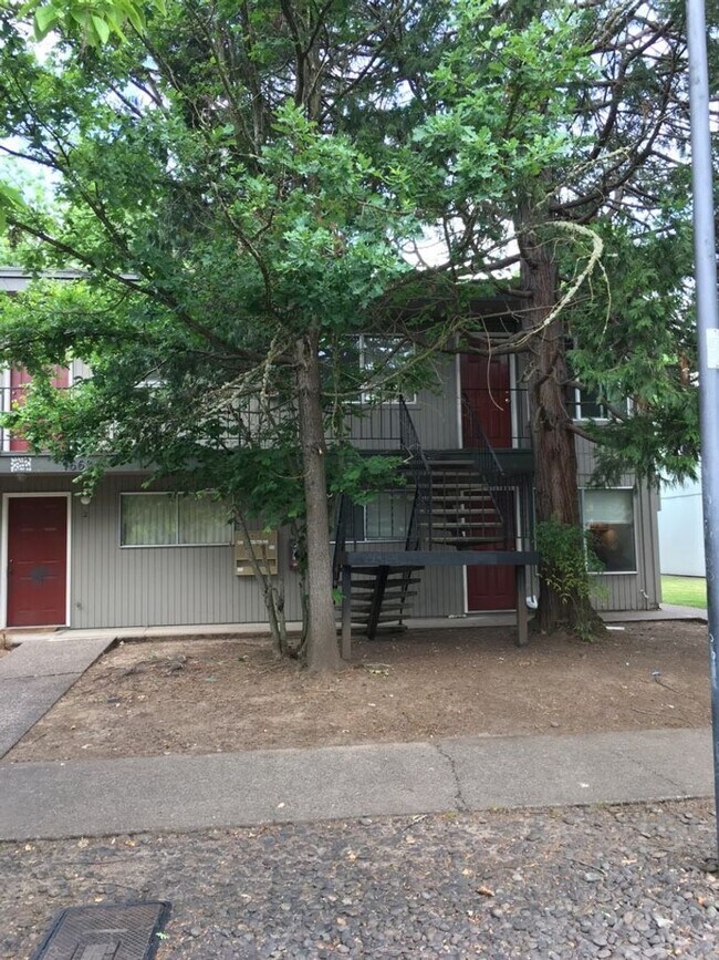 Foto del edificio - (CAM 3)  Very Nice Large 1 bed Apt - Close to U of O