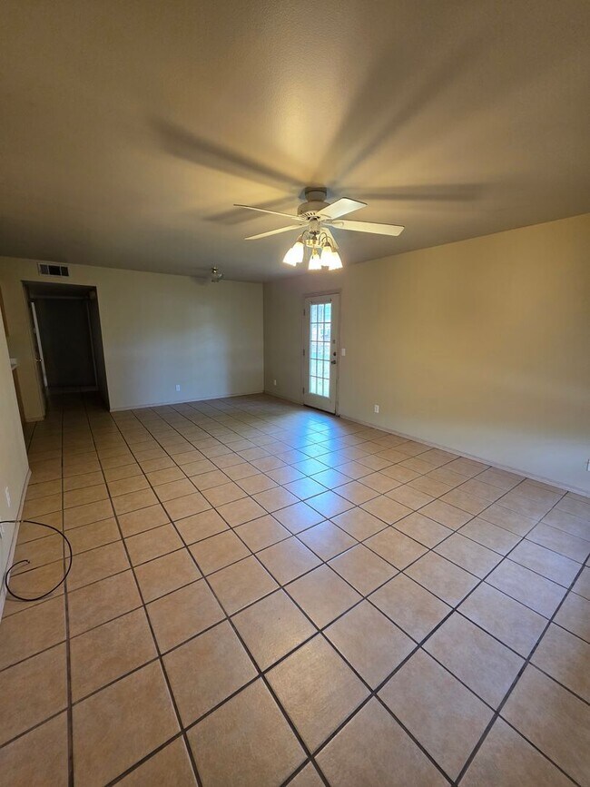 Foto del edificio - 1007 N Parker Rd