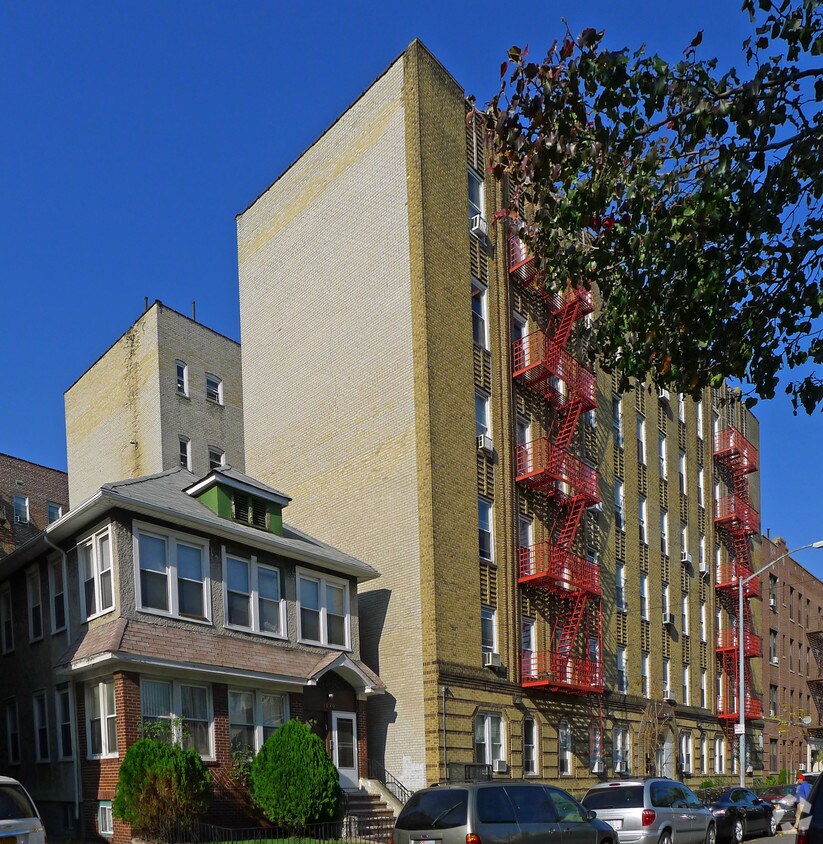 Primary Photo - 1656 E 19th St