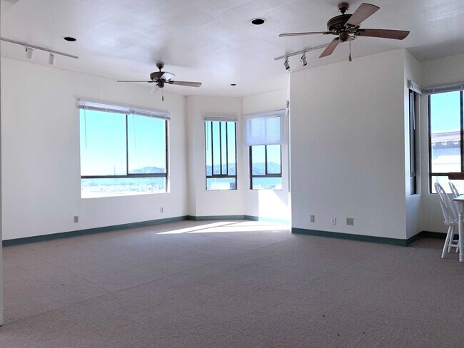 Building Photo - 1455 Leavenworth St