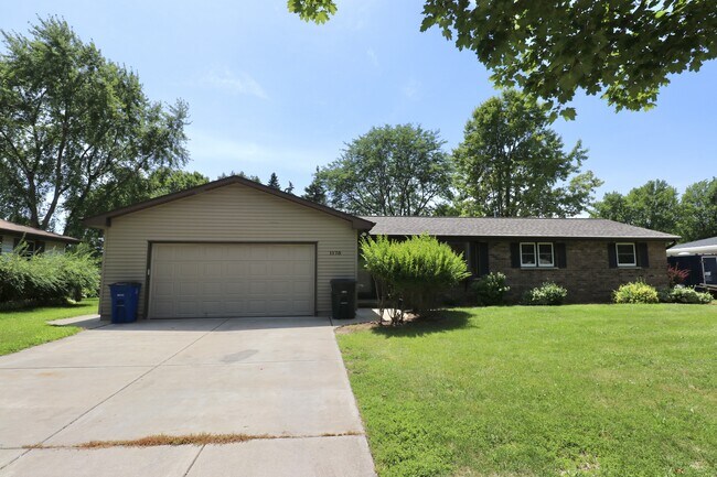 Building Photo - 1175 Nova Ln