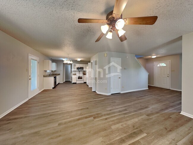 Foto del edificio - 14414 Refreshing Garden Ln