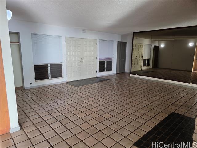 Building Photo - 2380 Halekoa Dr