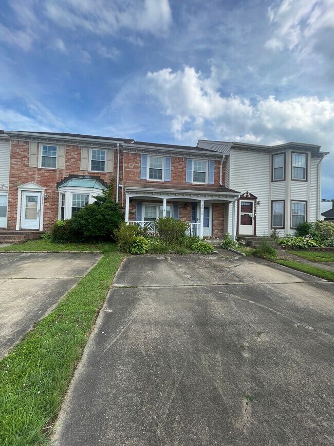 Foto del edificio - 4859 Woods Edge Rd