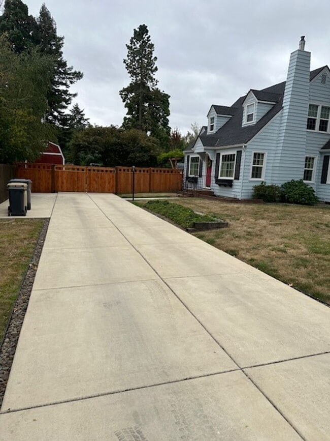 Building Photo - Furnished Story Book Home near Campus with...