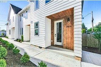 Building Photo - 7474 N Oswego Ave