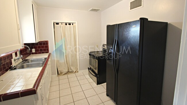 Foto del edificio - Beautiful 2 bedroom 1 bath apartment home ...