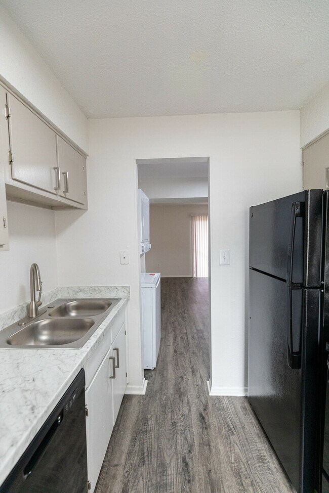 Foto del edificio - 357 Hillandale Rd