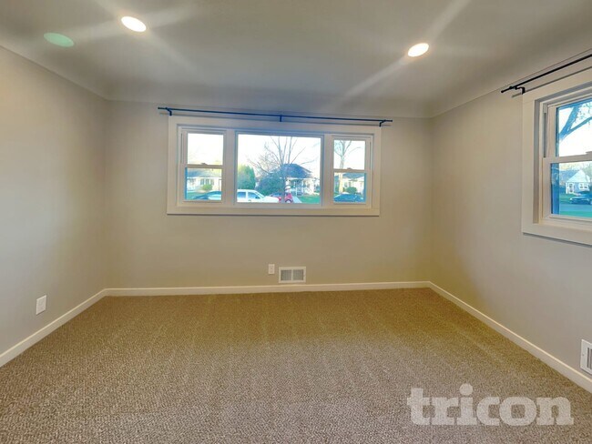 Foto del edificio - 7317 Clinton Ave