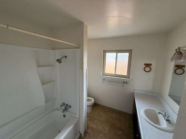 Foto del edificio - 1226 East St