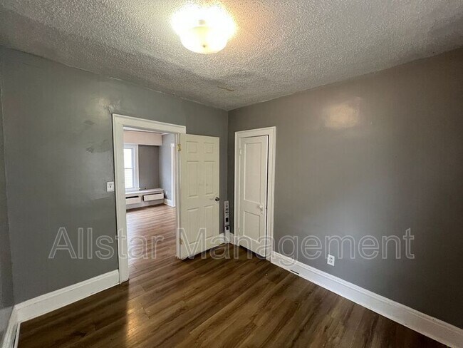 Building Photo - 10006 Lamontier Ave