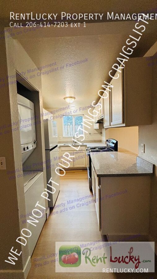 Building Photo - 2824 D Pl SE