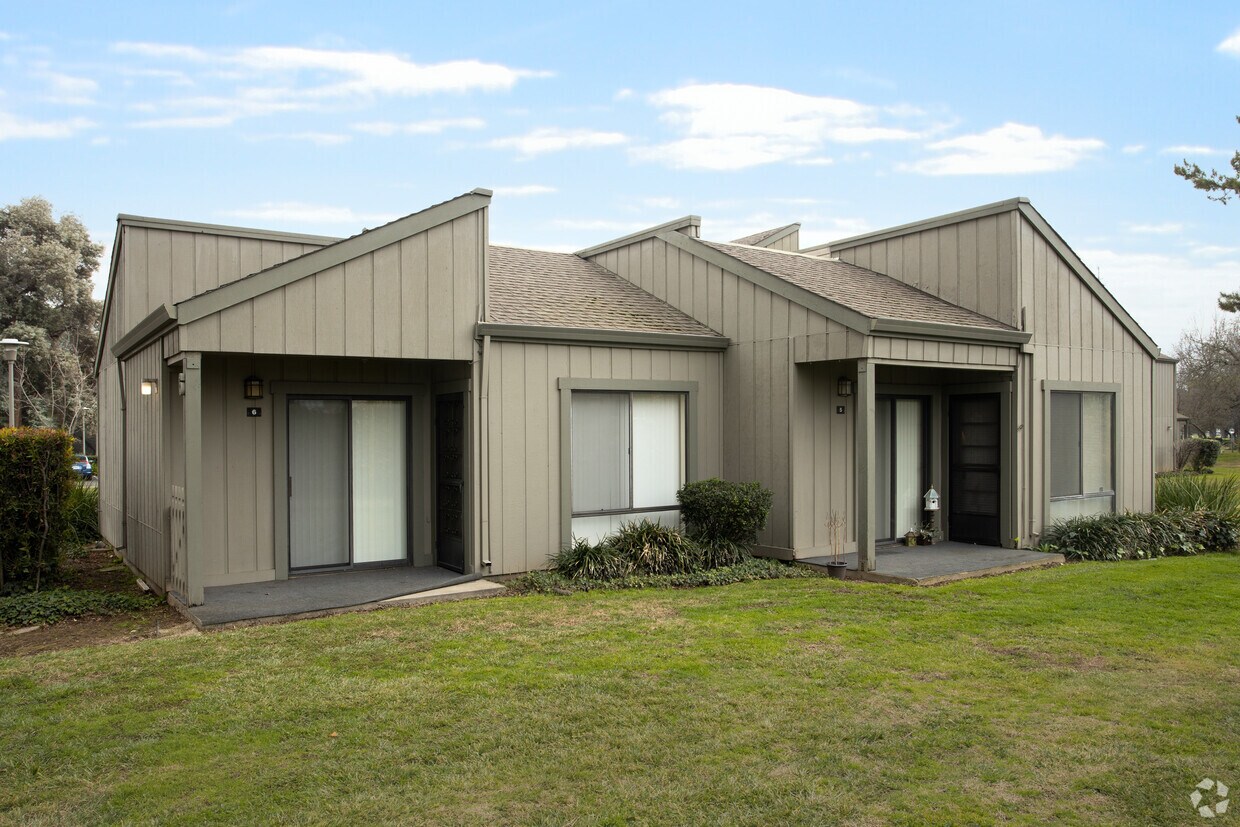 Senior Living 55+ The Crest at Citrus Heights Apartments Citrus Heights, CA