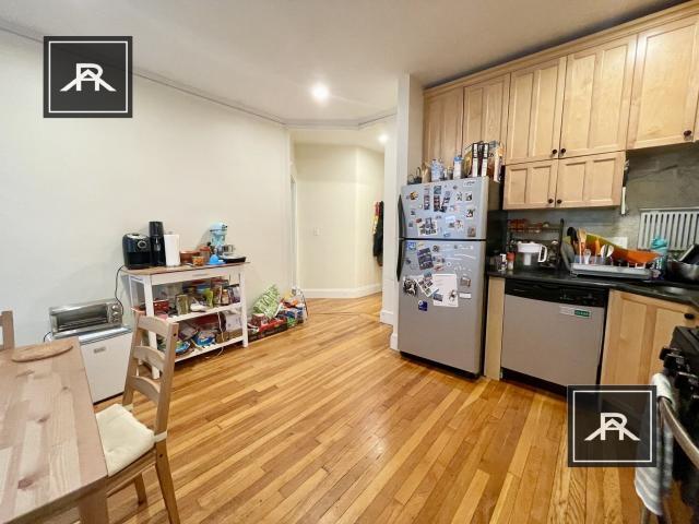 Foto del edificio - 4 bedroom in Brookline MA 02446