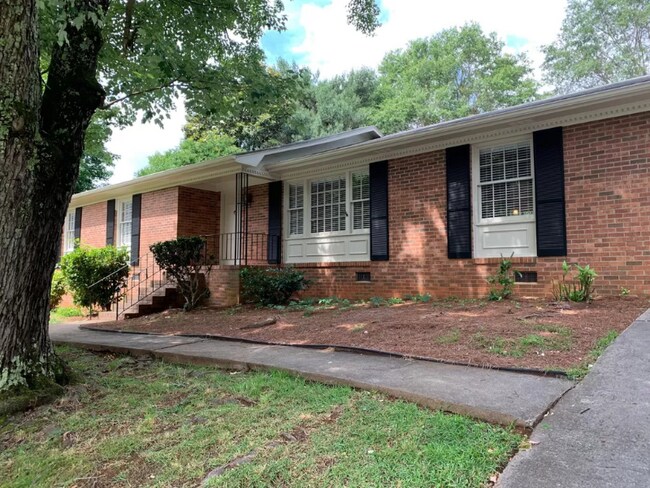 Building Photo - 127 Shallowford Rd