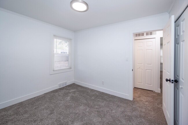 Foto del edificio - 10710 Troy St