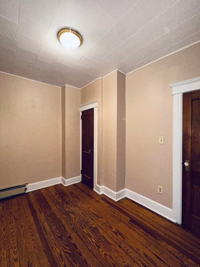 Foto del edificio - 128 W 19TH St