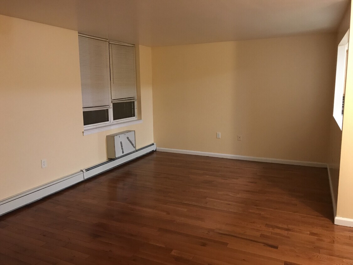 Foto principal - 881 Fairmount Pl