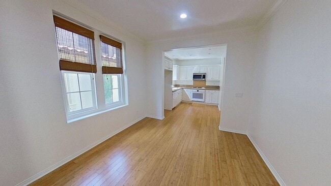 Building Photo - Beautiful 3 Bedroom 2.5 Bath Townhome in I...