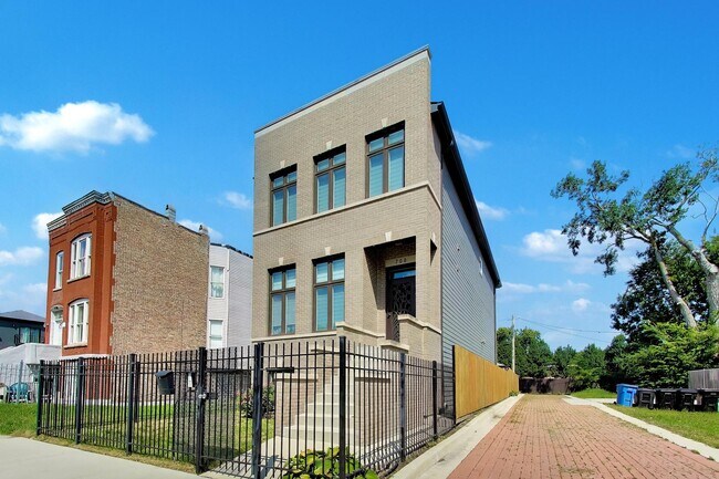 Foto del edificio - 700 E 46th St