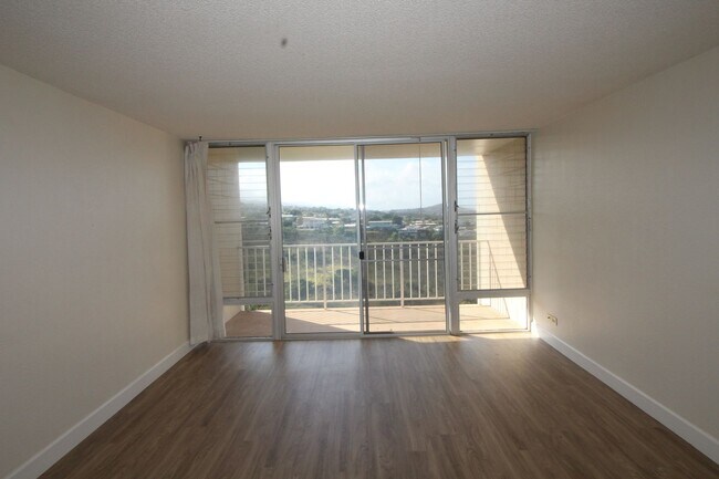Foto del edificio - High 2 bedroom with sweeping views!