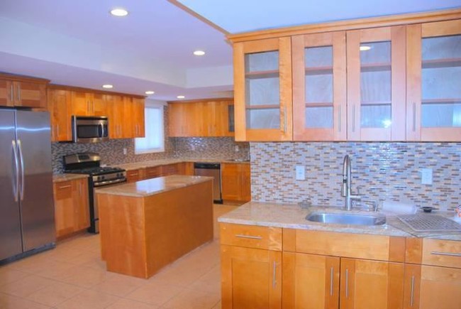 Building Photo - 5 bedroom in Queens NY 11375