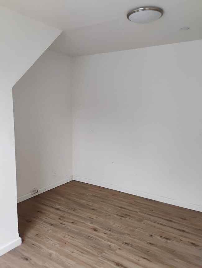 Building Photo - 150 Chestnut Ave