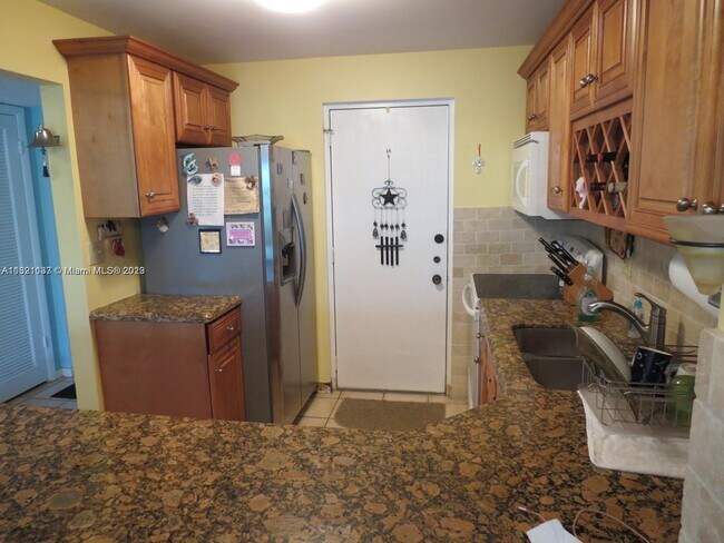 Foto del edificio - 2324 S Cypress Bend Dr