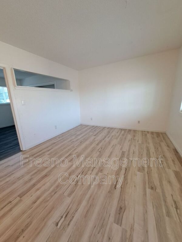 Foto del edificio - 232 W Shields Ave