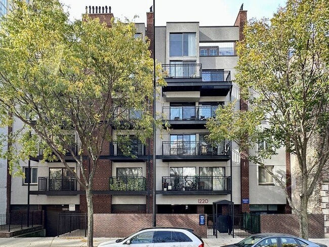 Foto del edificio - 1214 N La Salle Dr