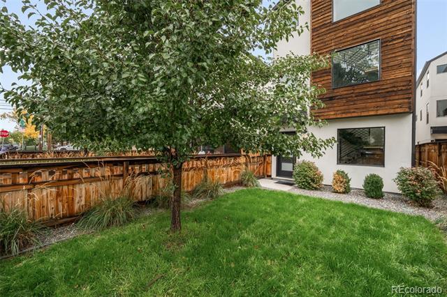 Building Photo - 1382 Zenobia St