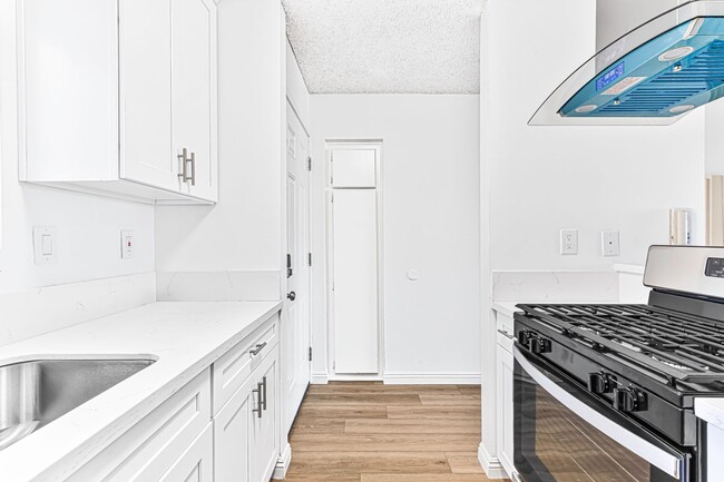 Foto del edificio - 1070 Loma Ave