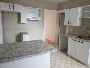 Building Photo - 275 12E Rue