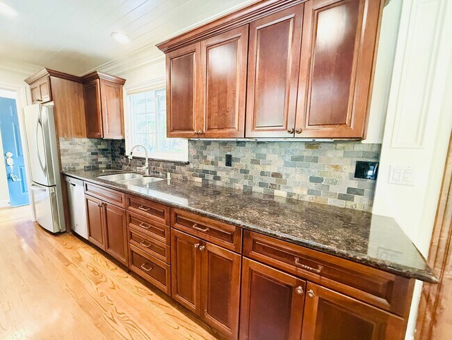 Foto del edificio - Beautifully Updated 3 Bed 2 Bath Walnut Cr...