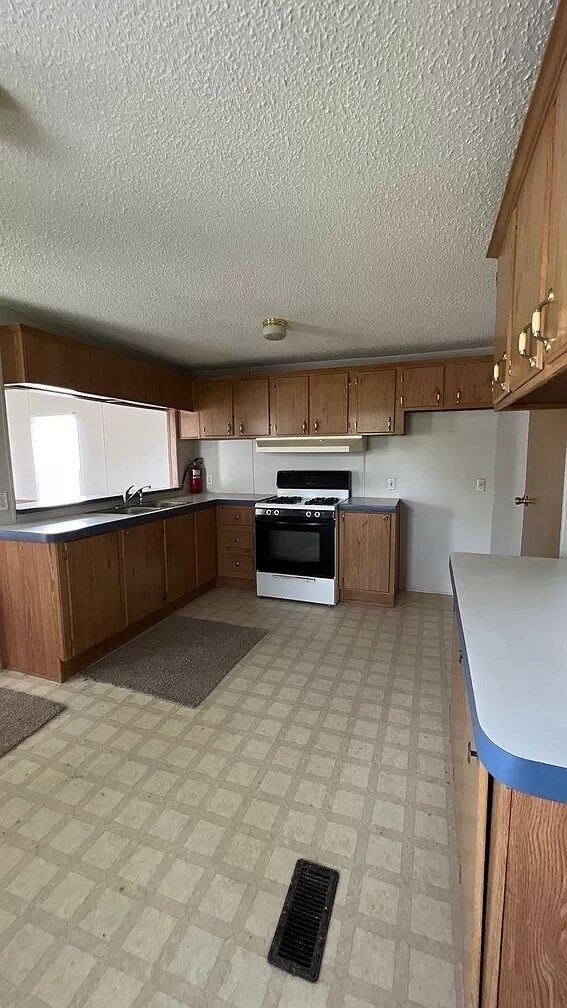 Foto del edificio - 270 N Walnut St