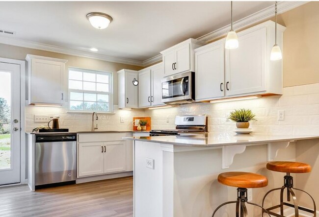 Foto del edificio - Modern End-Unit Townhome with Main-Level Primary Suite & Loft in Strawberry Creek