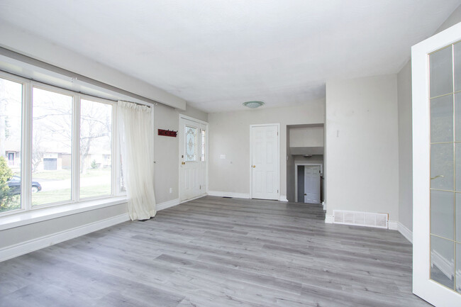 Photo du bâtiment - 1165 Ridgecrest Ave