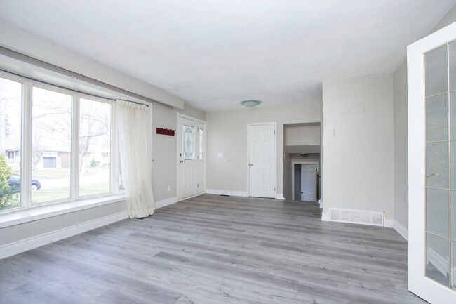 Building Photo - Updated 4-Bedroom Entire Home for Rent in ...