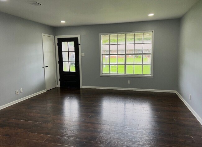 Foto del edificio - 207 Dogwood Dr