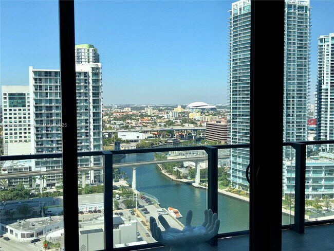 Foto del edificio - 68 SE 6th St