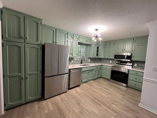 Foto del edificio - 636 Gravlee Ln