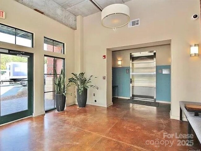 Foto del edificio - 626 N Graham St