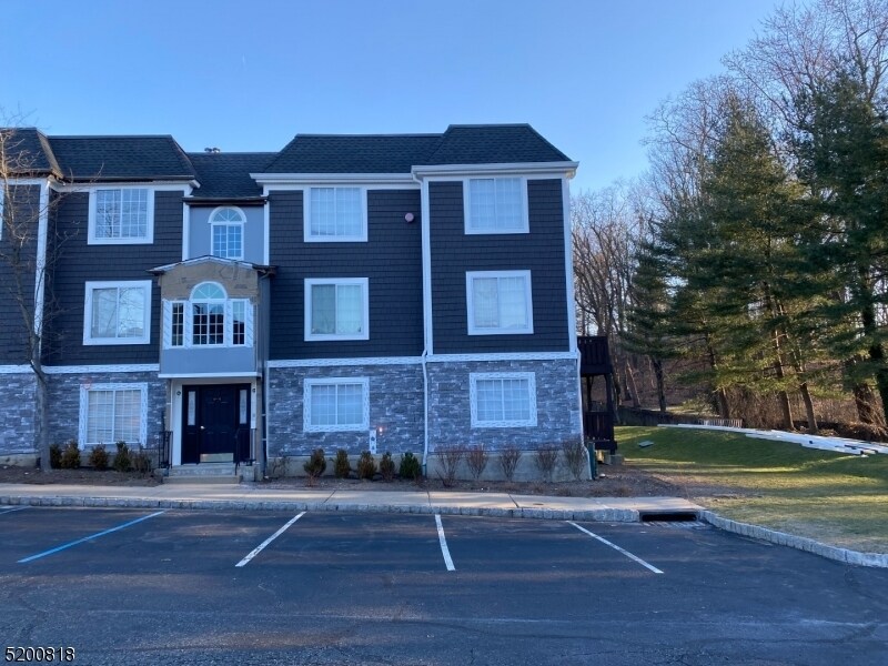 Primary Photo - 70 Village Dr
