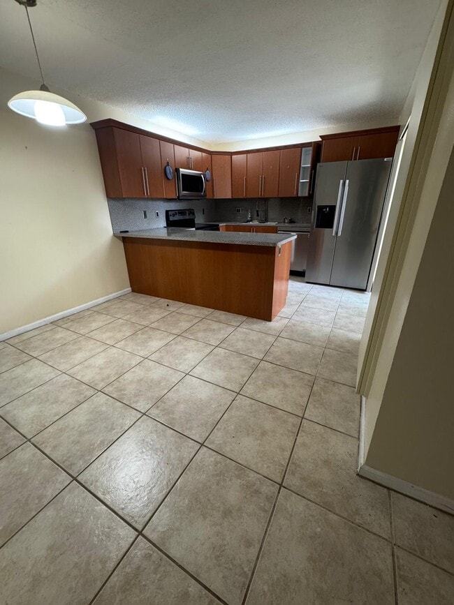 Foto del edificio - 730 NW 98th Cir