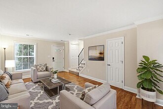 Building Photo - 524 Lancaster Pl