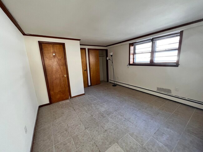 Building Photo - 18 Bellevue St