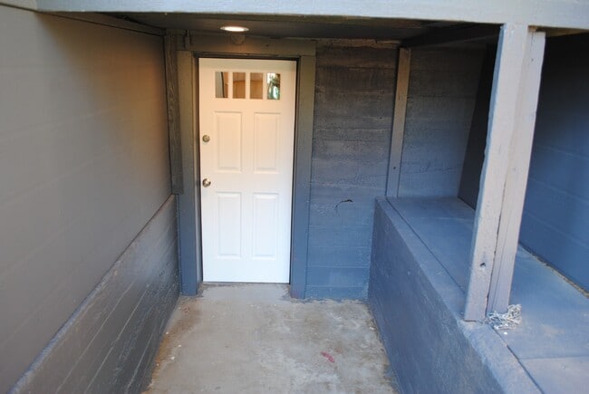 Building Photo - 541 S Walker Ave