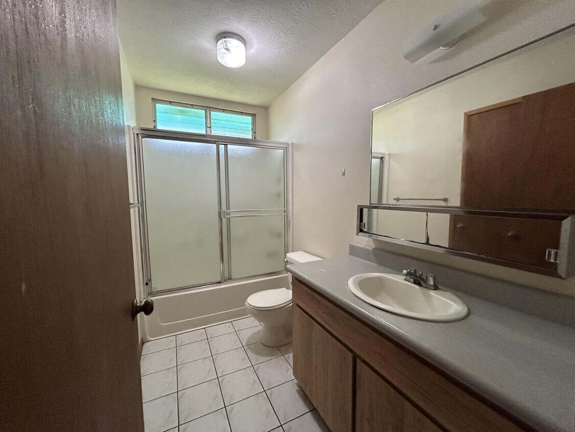 Primary Photo - 2273A Kinoole St